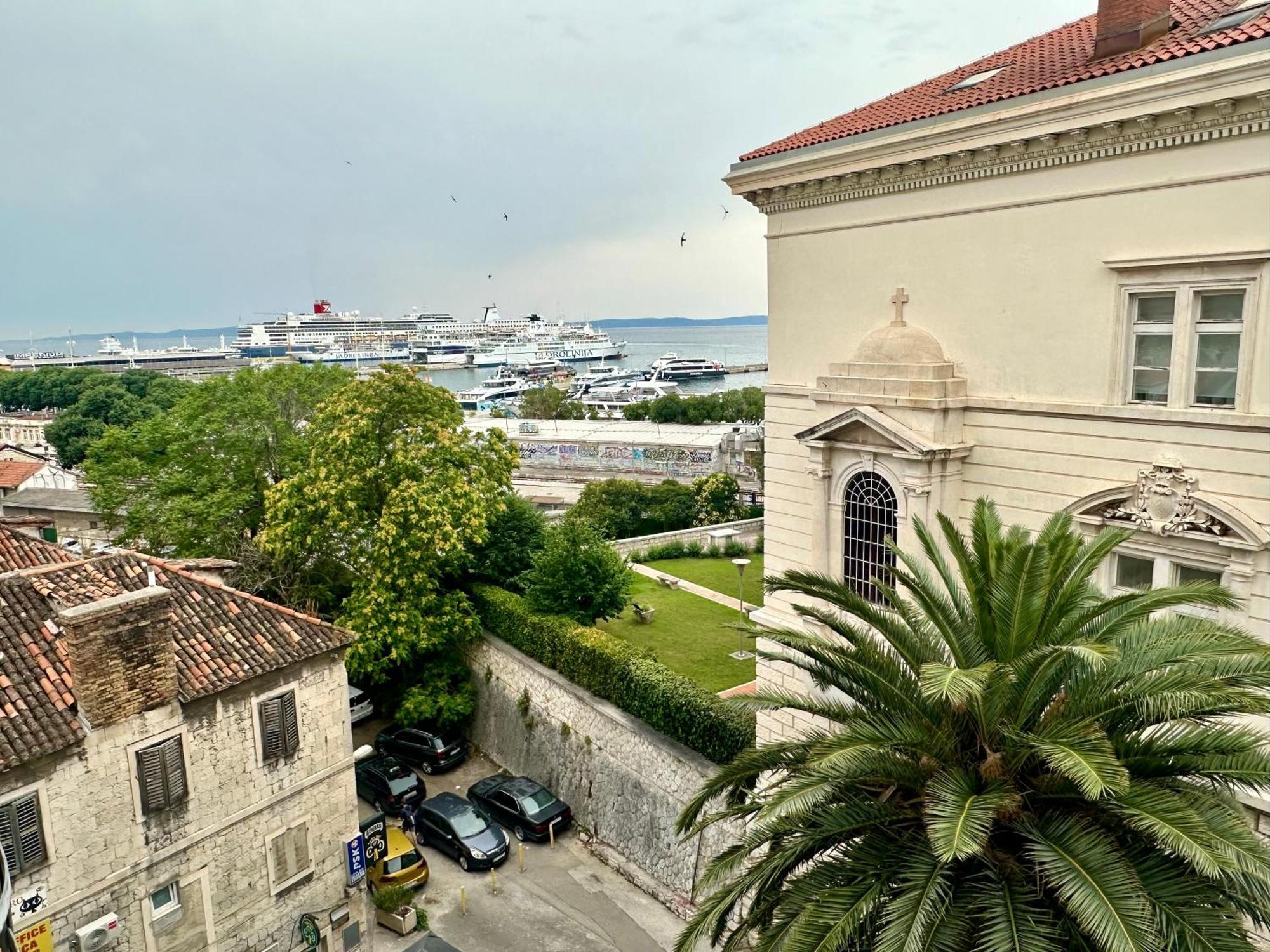 Mariani Luxury Rooms In Center Split Extérieur photo