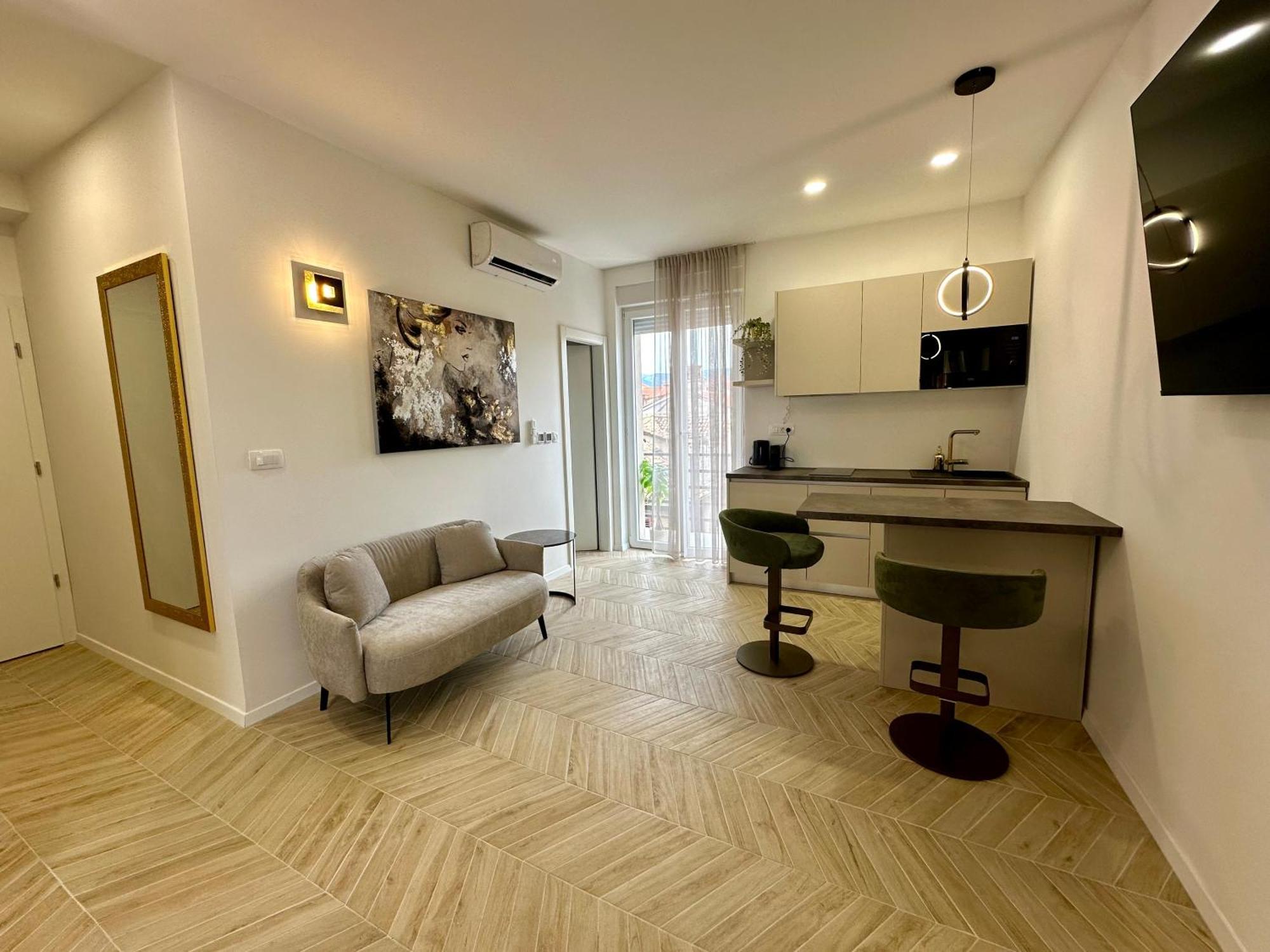 Mariani Luxury Rooms In Center Split Extérieur photo