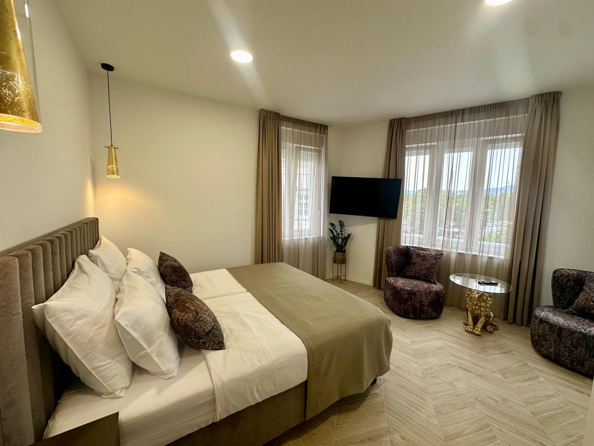 Mariani Luxury Rooms In Center Split Extérieur photo