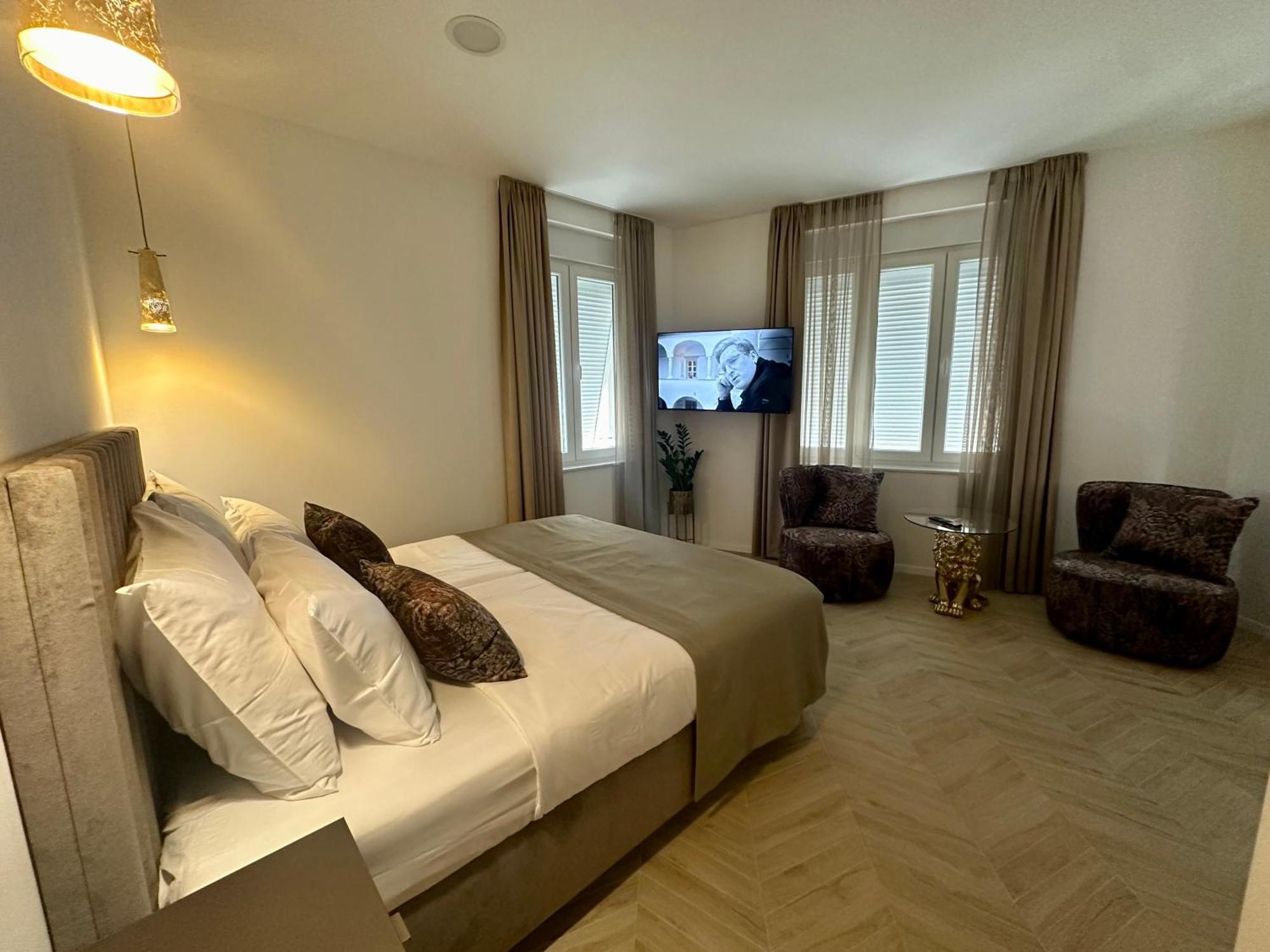 Mariani Luxury Rooms In Center Split Extérieur photo