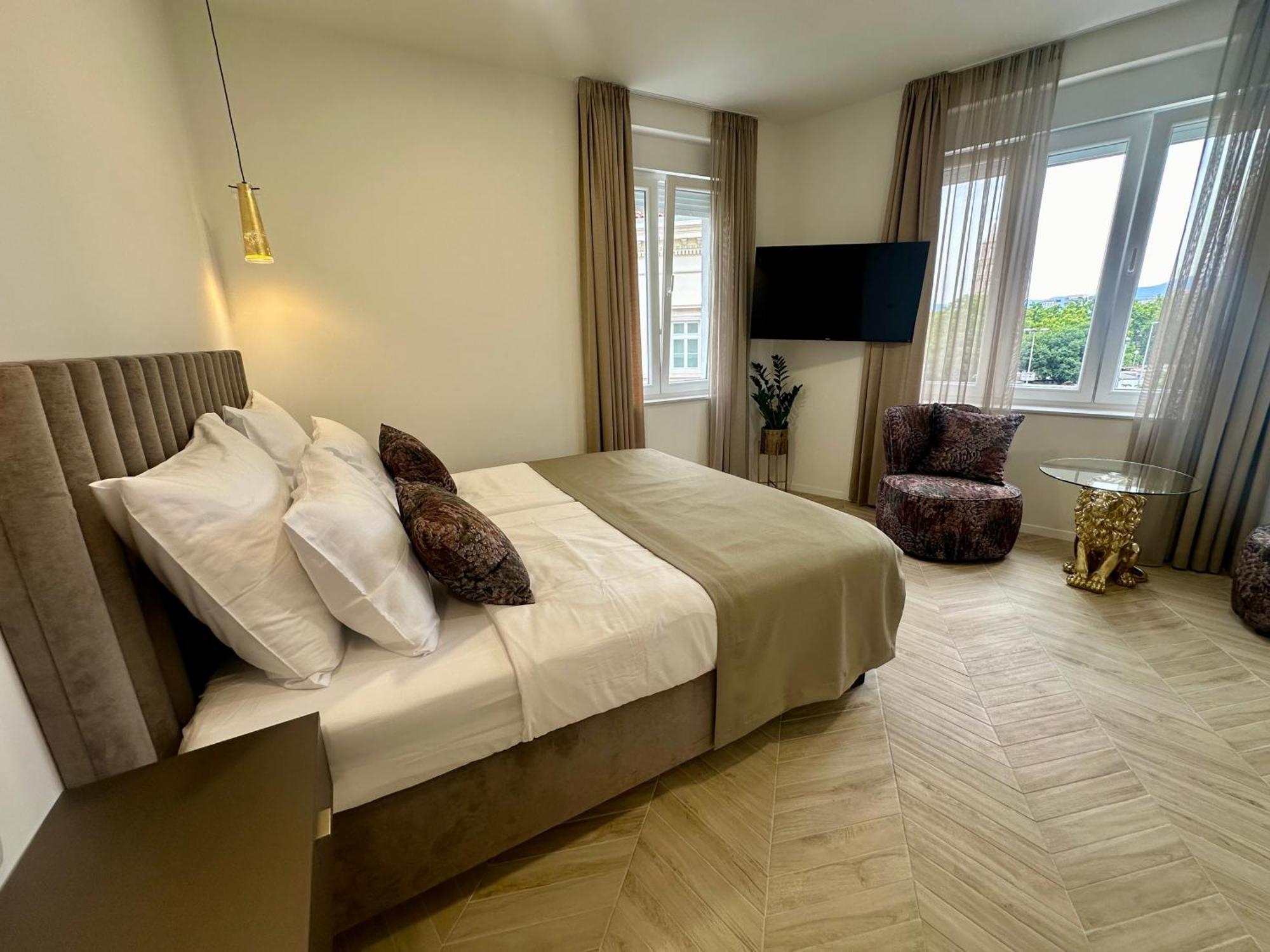 Mariani Luxury Rooms In Center Split Extérieur photo